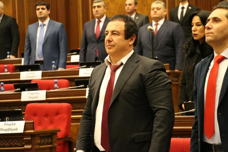 ოლიგარქები პაშინიანით უკმაყოფილოები არიან?!