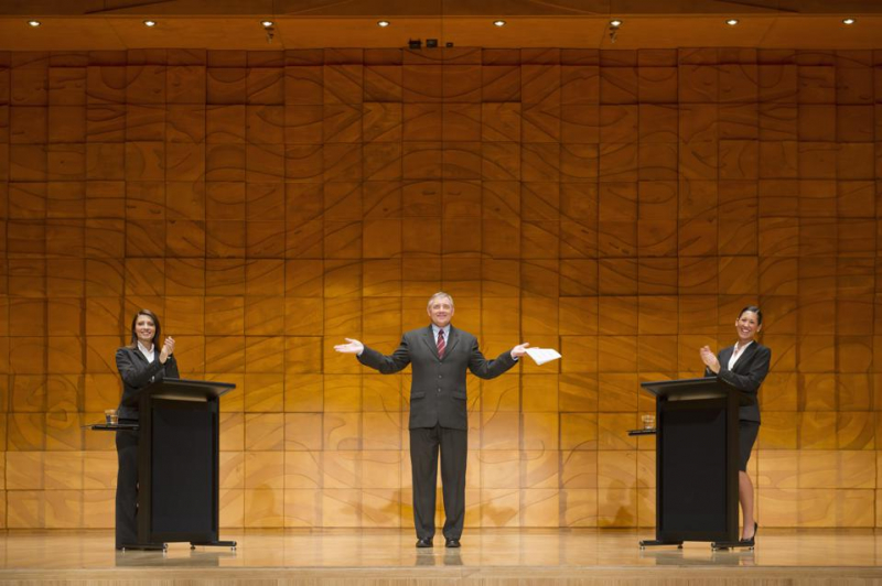 მე(დია), როგორც მოდერატორი