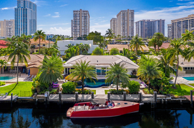 მდიდრები სახლებს ყიდულობენ მხოლოდ იმისთვის, რომ თავიანთი იახტები “დააპარკინგონ“ – Nypost