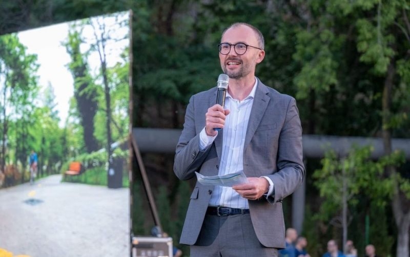 The Economic Impact of the Covid-19 Crisis and Support from the EU Bank