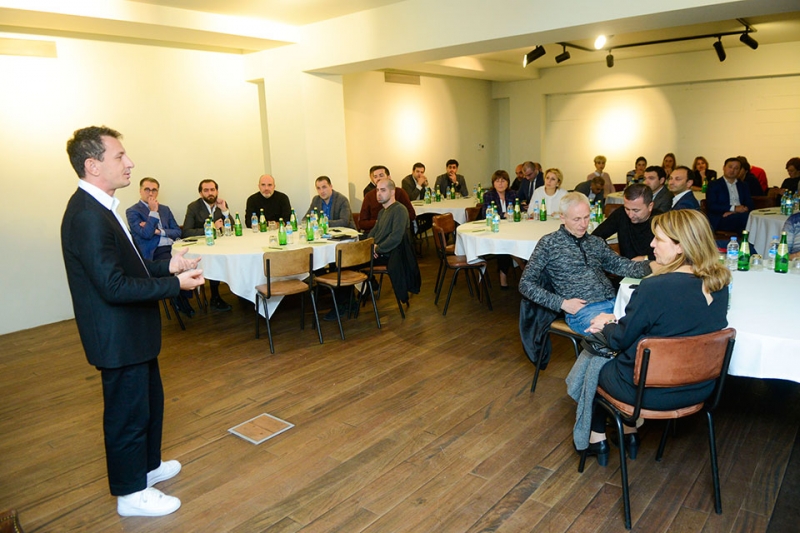 საქართველოს ბანკმა პროექტ “ბიზნეს კაფე”-ს  ფარგლებში რიგით მეხუთე  შეხვედრა გამართა