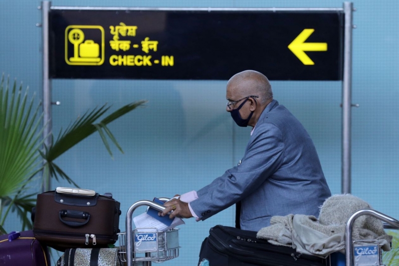 Airlines Urge Passengers to Wear Face Masks