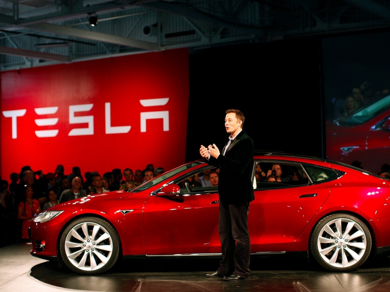Tesla’s value drops $50 billion as Musk’s promised cheaper battery three years away