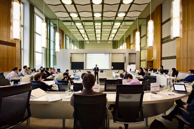 ESMT Berlin საინფორმაციო შეხვედრას მართავს