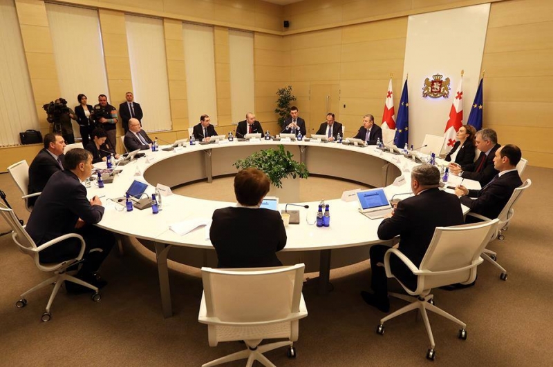 პრემიერის გადადგომის შედეგად, მთავრობა სრული შემადგენლობით გადამდგარია