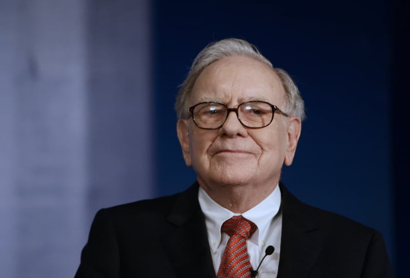 Warren Buffett recommended these 4 books to learn about investing