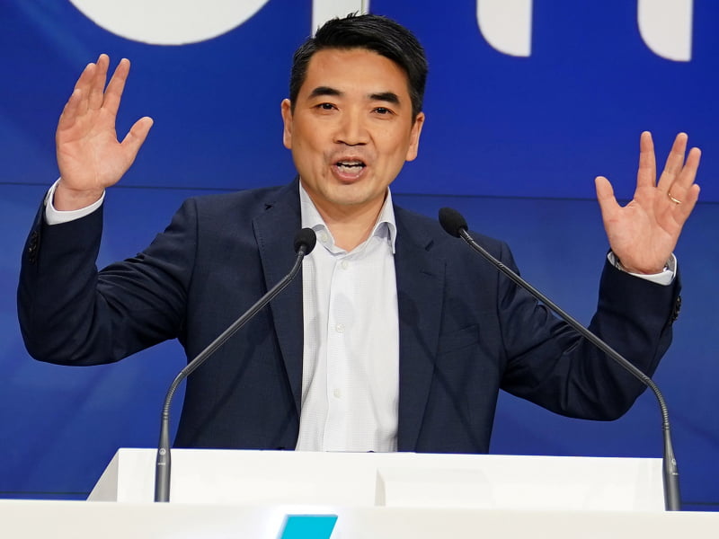 Zoom-ის დამფუძნებლის, მილიარდერ იუანის ქონება 20%-ით შემცირდა – გასული კვირის დაზარალებულები