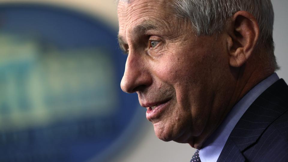 ენტონი ფაუჩი: აშშ-ის შეეძლო უფრო “აგრესიული“ ყოფილიყო ვაქცინების მწარმოებლებთან კომუნიკაციაში