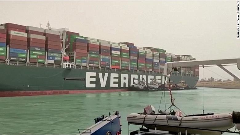 სუეცის არხში წარმოქმნილი საცობის გამო საათში $400 მილიონის ღირებულების ტვირთი ფერხდება