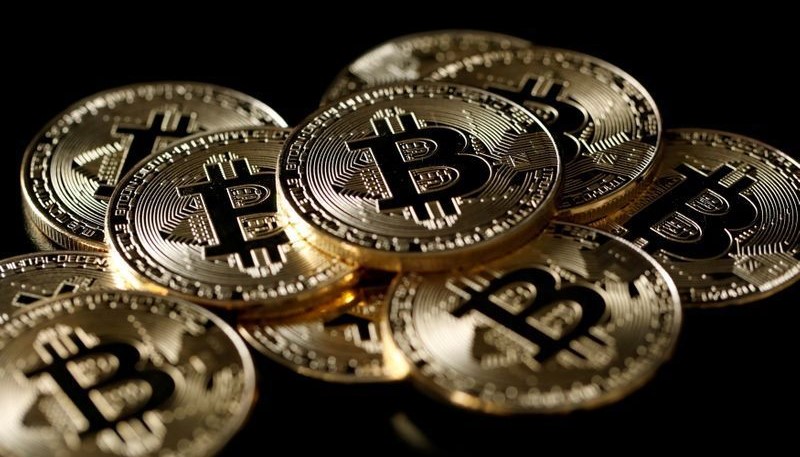 Bitcoin falls 5.84% to $43,418