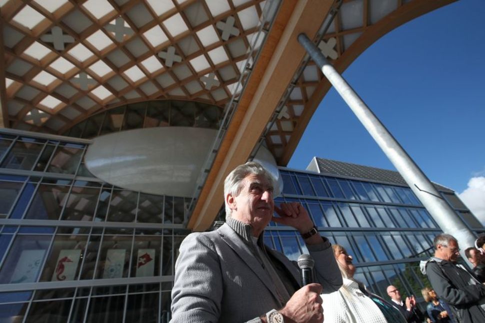 Swatch says new lockdowns in Europe could jeopardise 2021 sales target