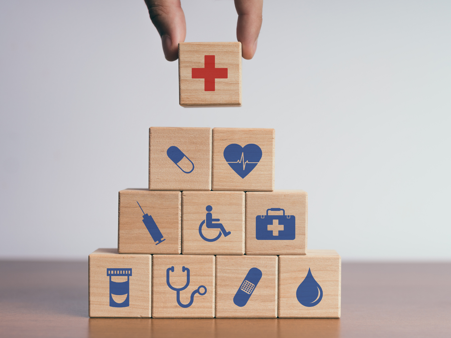 „მთავრობა საყოველთაო ჯანდაცვის ხარჯებს ვერ აკავებს“ – რამდენს ვხარჯავთ ამ სახელმწიფო პროგრამაზე?