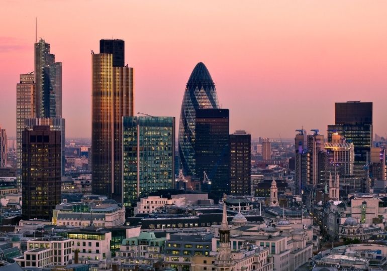 ინგლისში ლოქდაუნი სრულდება – მოკლედ მთავრობის გეგმის შესახებ