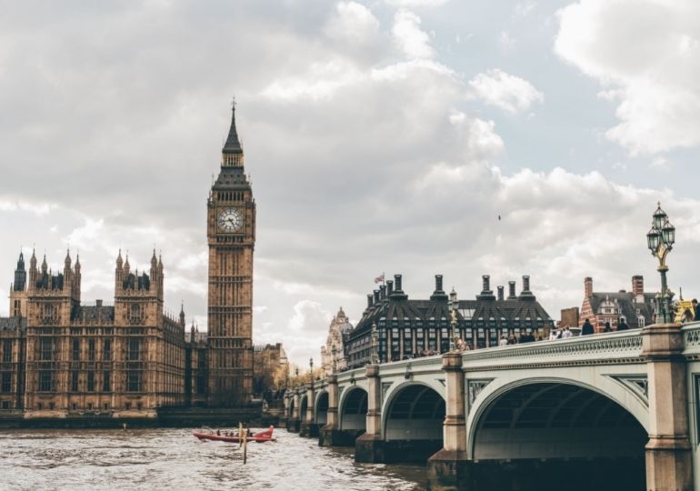 საკარანტინო შეზღუდვების შემსუბუქების ფონზე ჯავშნების რაოდენობა იზრდება – დიდი ბრიტანეთის გამოცდილება