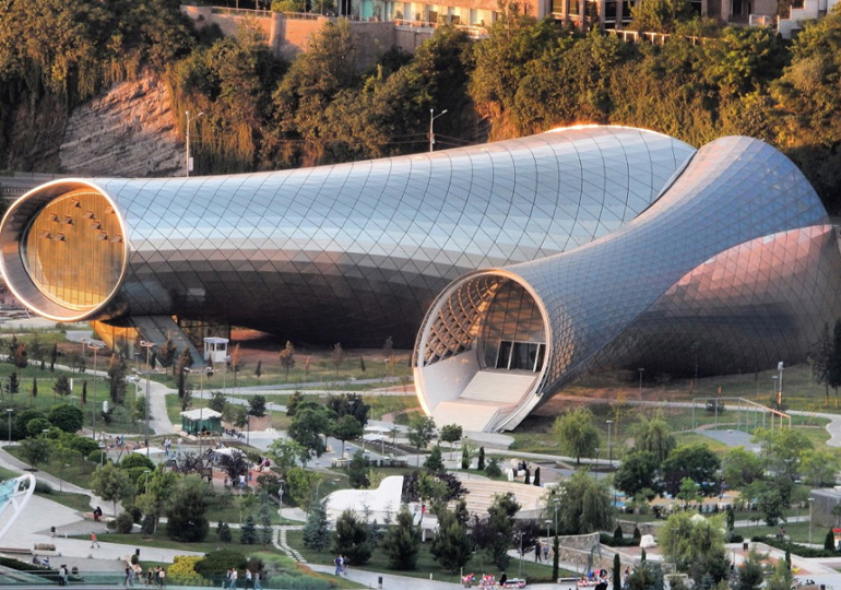 „რიყის დოქები“ გაიყიდა – ვინ არის ახალი მფლობელი