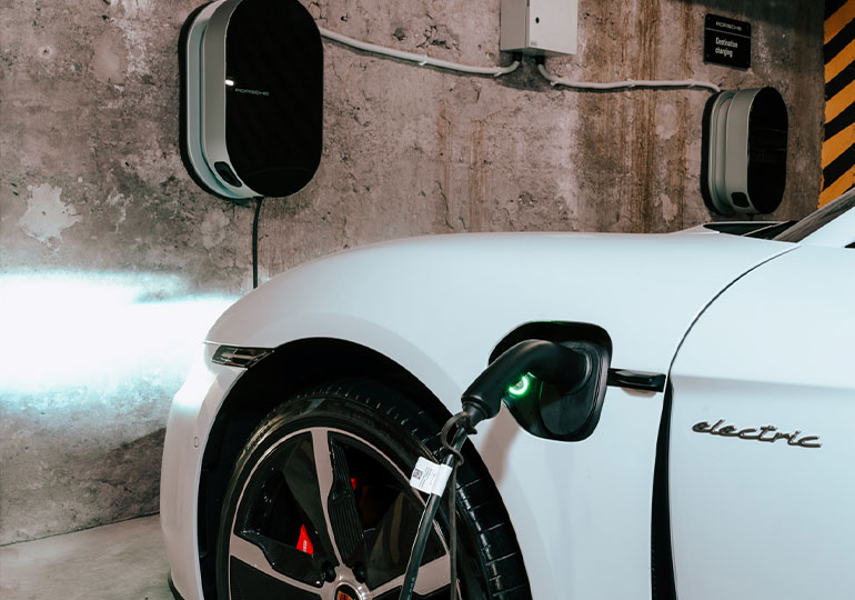 „პორშე ცენტრი თბილისი“ ელექტრომომავლისთვის – კომპანია დასამუხტი სადგურების არეალს აფართოებს