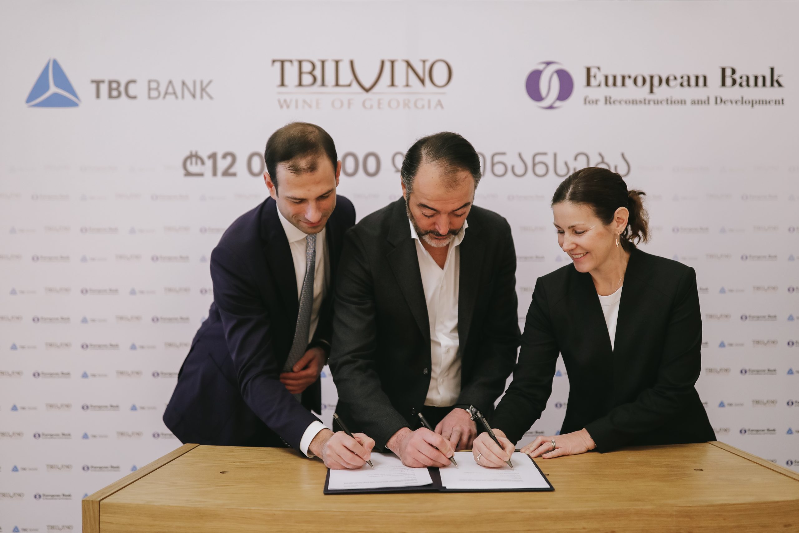 თიბისიმ და EBRD-მ „თბილღვინოს“ საქვევრე მეურნეობა, მაღალტექნოლოგიური ჩამოსასხმელი ხაზი და ვენახების გაშენება დაუფინანსეს