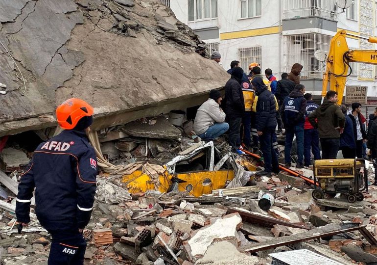 600-ზე მეტი დაღუპული – თურქეთ-სირიის საზღვართან მომხდარი მიწისძვრის მსხვერპლთა რაოდენობა იზრდება