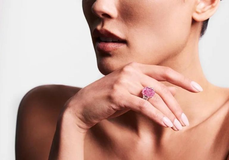 Sotheby’s-ი აუქციონზე $30-მილიონიან ლალსა და $35-მილიონიან ბრილიანტს გაიტანს