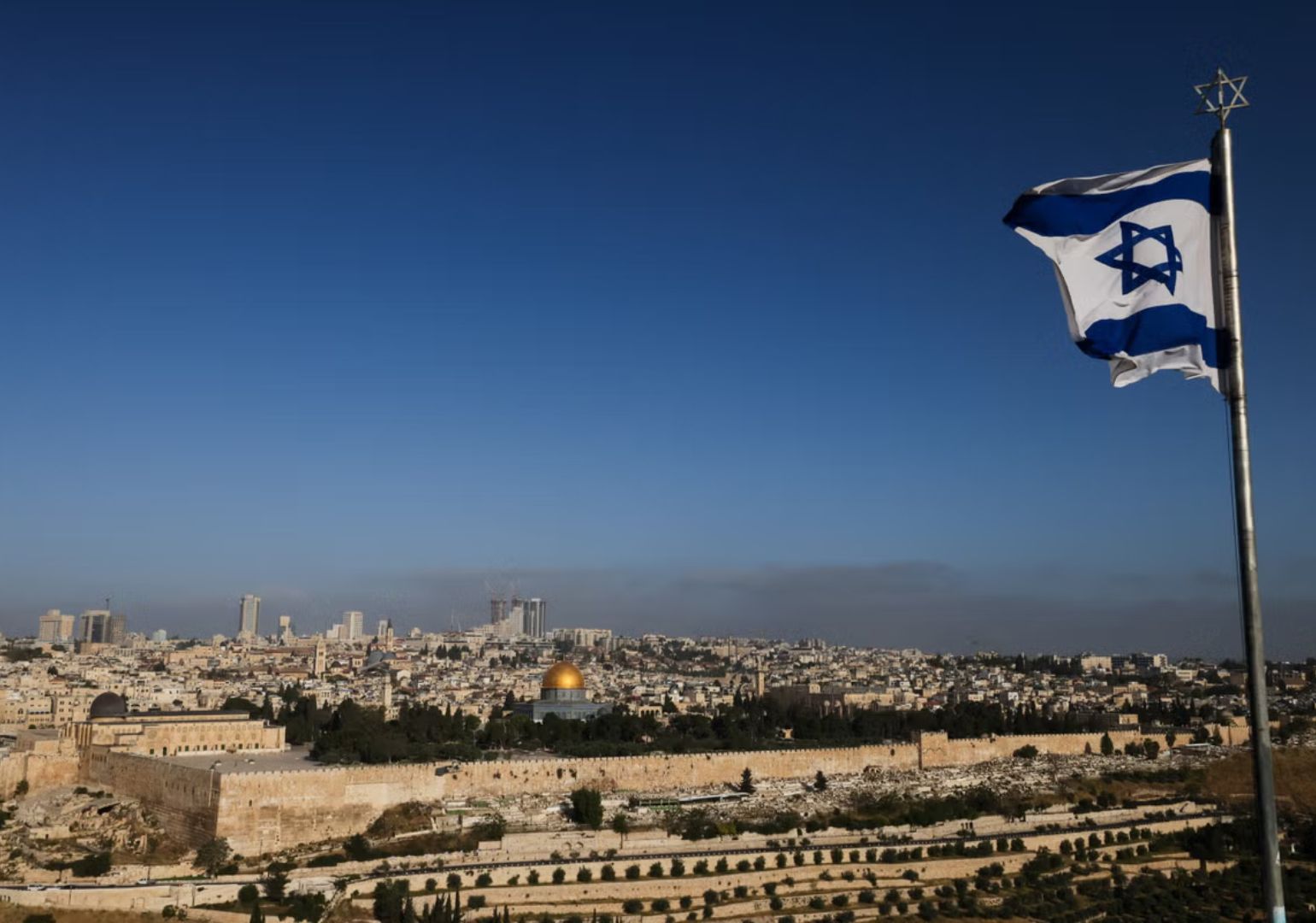 ისრაელმა ირანის ცენტრალურ ნაწილში ავიაბაზაზე იერიში მიიტანა