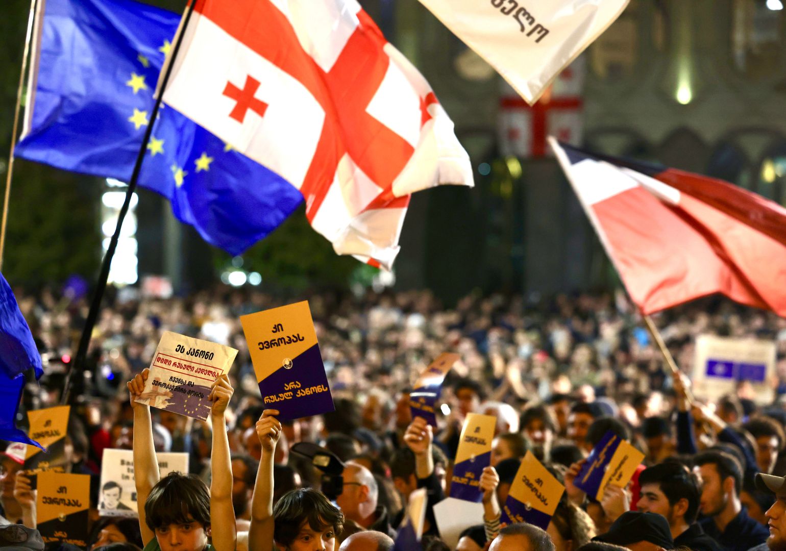 POLITICO: „დემოკრატიის დასაცავად“ აშშ-მა შესაძლოა ქართველ პოლიტიკოსებს სანქციები დაუწესოს