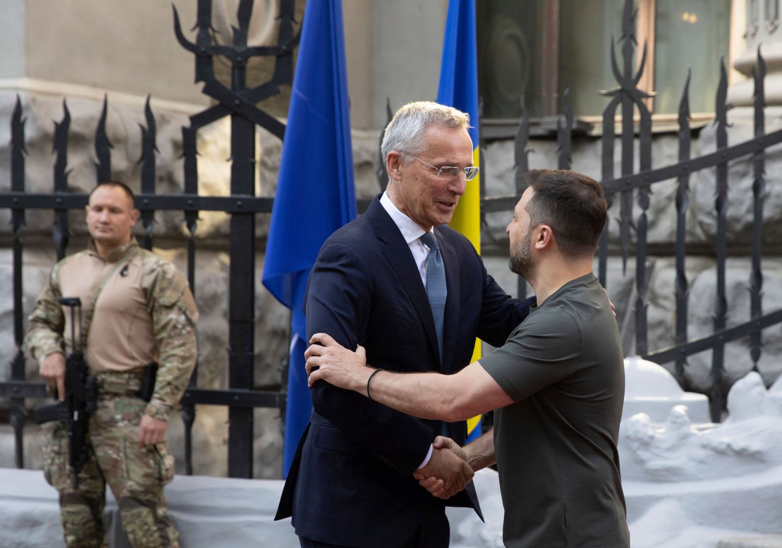 სტოლტენბერგი რუსულ სამიზნეებზე თავდასხმისთვის უკრაინის მიერ დასავლური იარაღის გამოყენებას ემხრობა