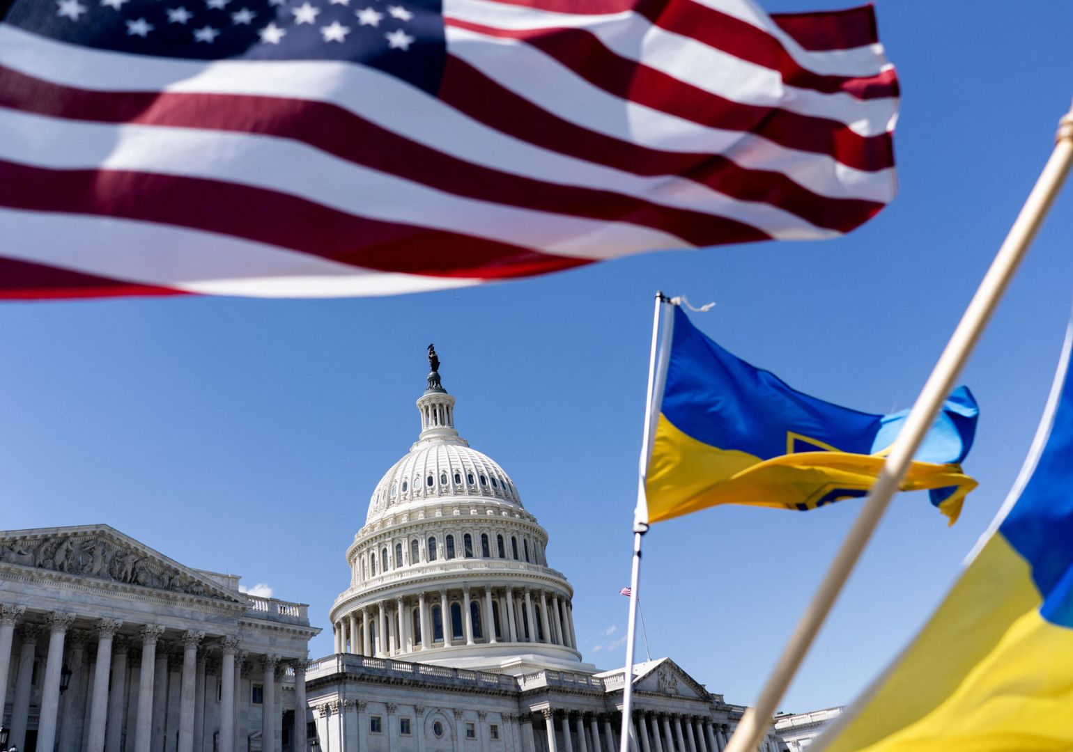 თეთრი სახლი უკრაინას სამხედრო დახმარების $2.3-მილიარდიან პაკეტს გადასცემს