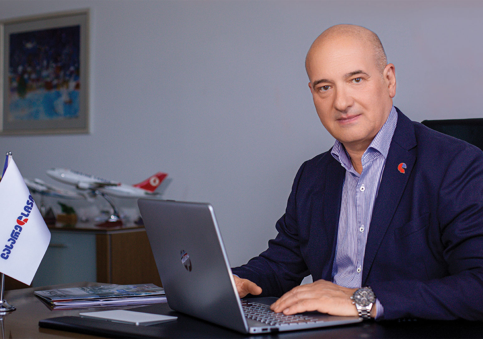 რკინის ფარდაში გაჭრილი სარკმელი