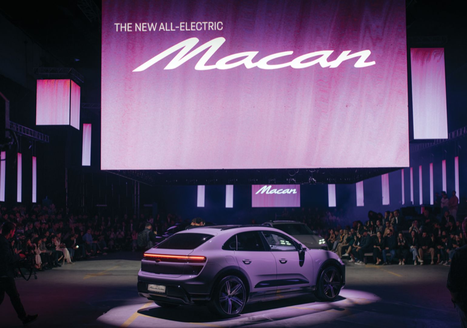 სრულად ელექტრო და უფრო დახვეწილი – Porsche Macan-ის შთამბეჭდავი პრეზენტაცია ინდუსტრიულ სივრცეში