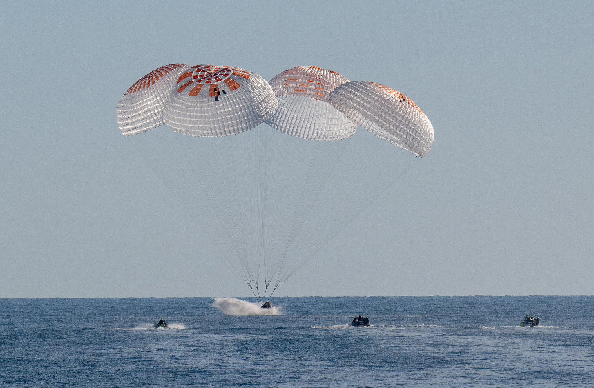9-თვიანი დაგვიანებით, NASA-ს ასტრონავტები დედამიწაზე უსაფრთხოდ დაბრუნდნენ