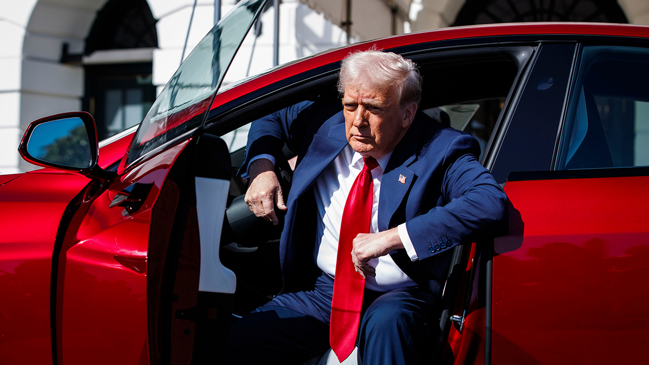 ტრამპმა ავტოკომპანიებისთვის სატარიფო გამონაკლისის ამოქმედების აუცილებლობაზე ისაუბრა