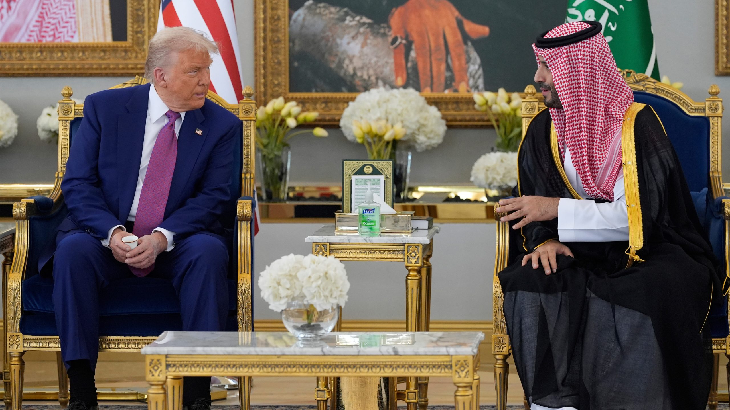 ტრამპმა საუდის არაბეთთან $142-მილიარდიან სამხედრო შეთანხმებას ხელი მოაწერა