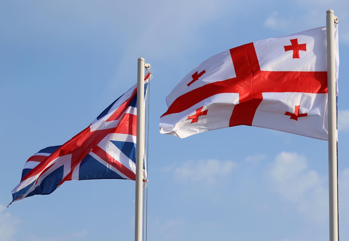 ბრიტანეთის საელჩო საქართველოში დაგეგმილ საგრანტო წინადადებებს აუქმებს