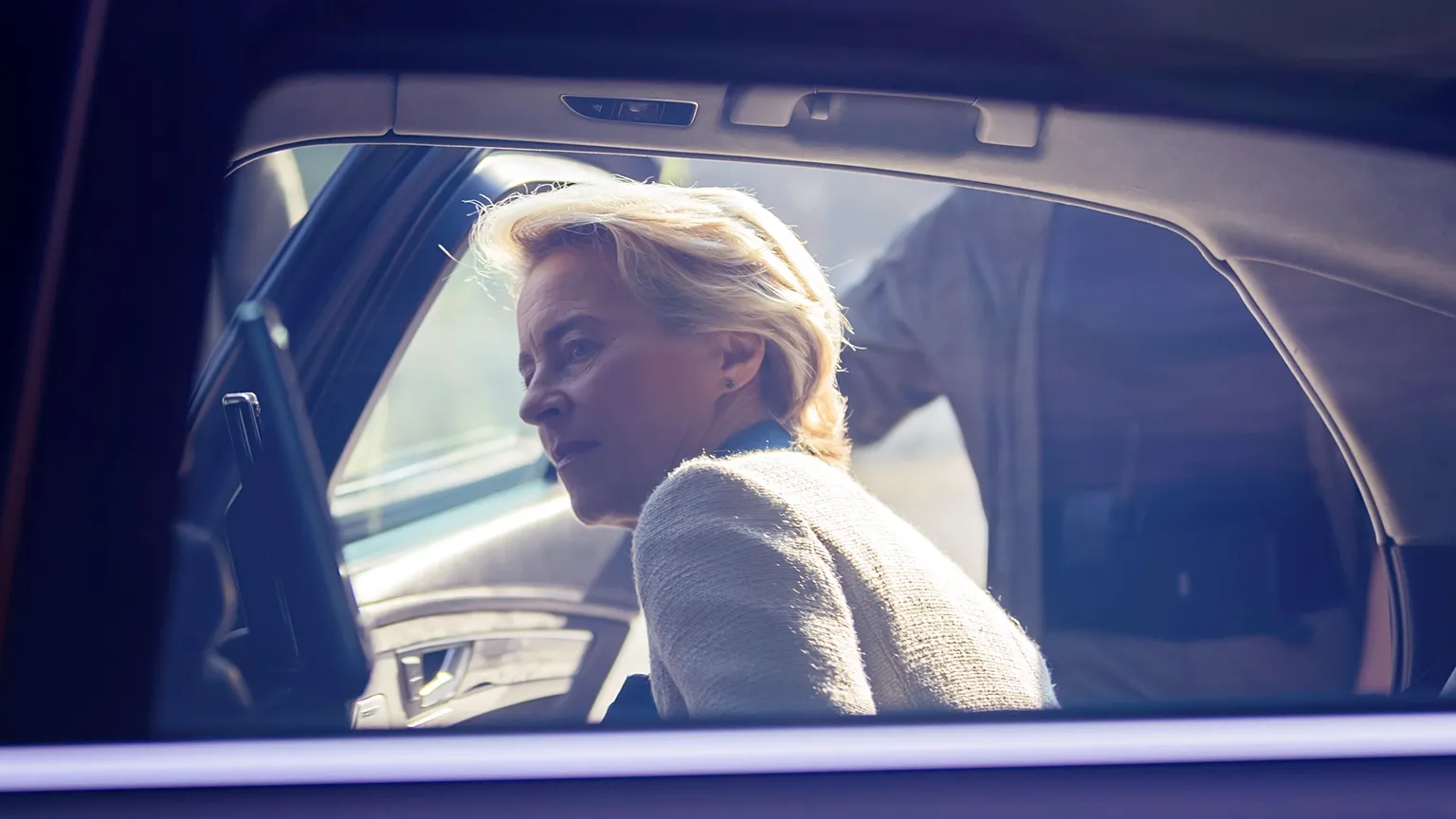 ბულგარელი ნაციონალისტები თავს დაესხნენ მანქანას, რომელშიც ფონ დერ ლაიენი ეგონათ