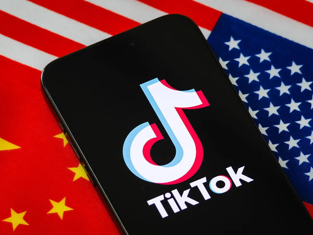 ტრამპმა TikTok-ის $14 მილიარდად გაყიდვის აღმასრულებელ ბრძანებას ხელი მოაწერა