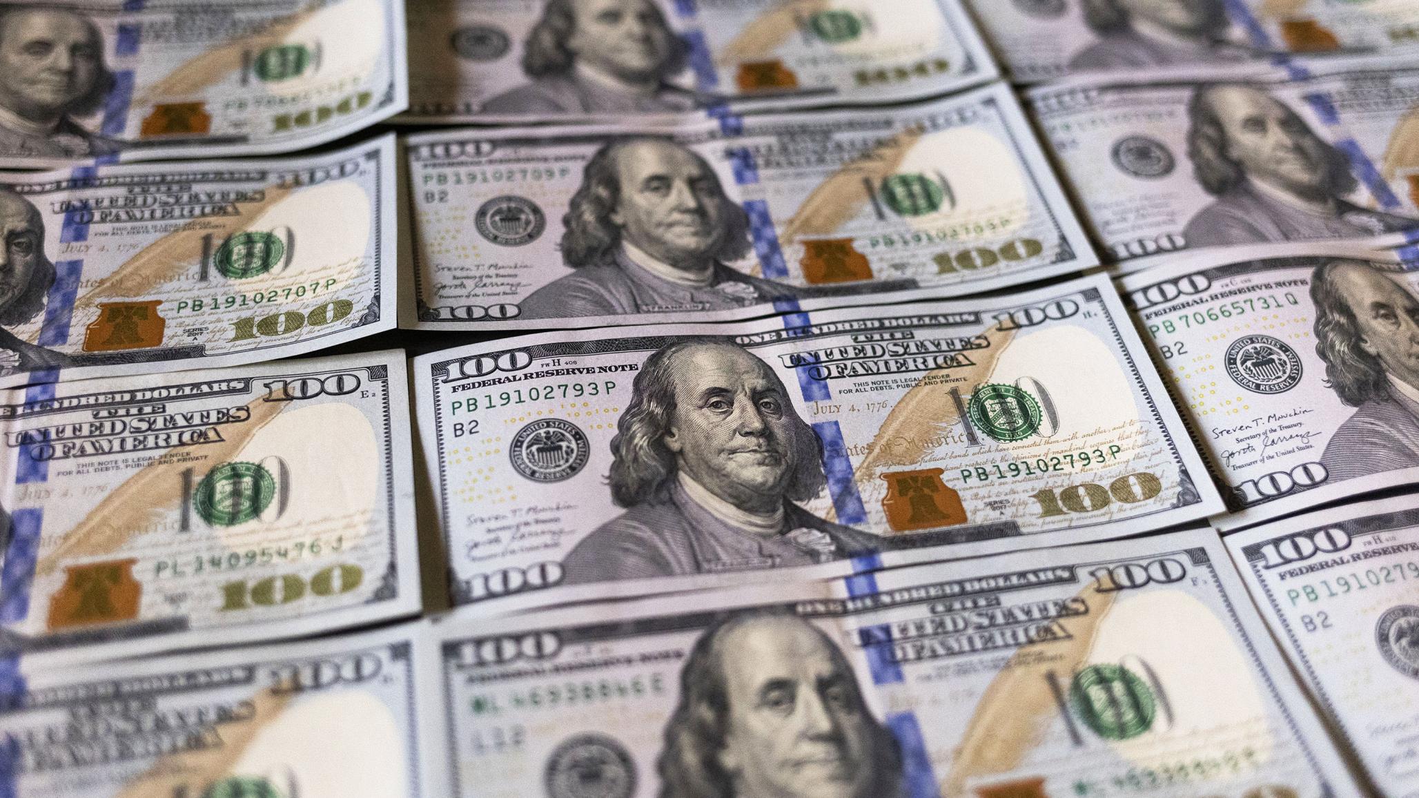 ყოფილ მაღალჩინოსნებთან დაკავშირებული პირების ჩხრეკისას კიდევ $4.2 მილიონი ამოიღეს – პროკურატურა