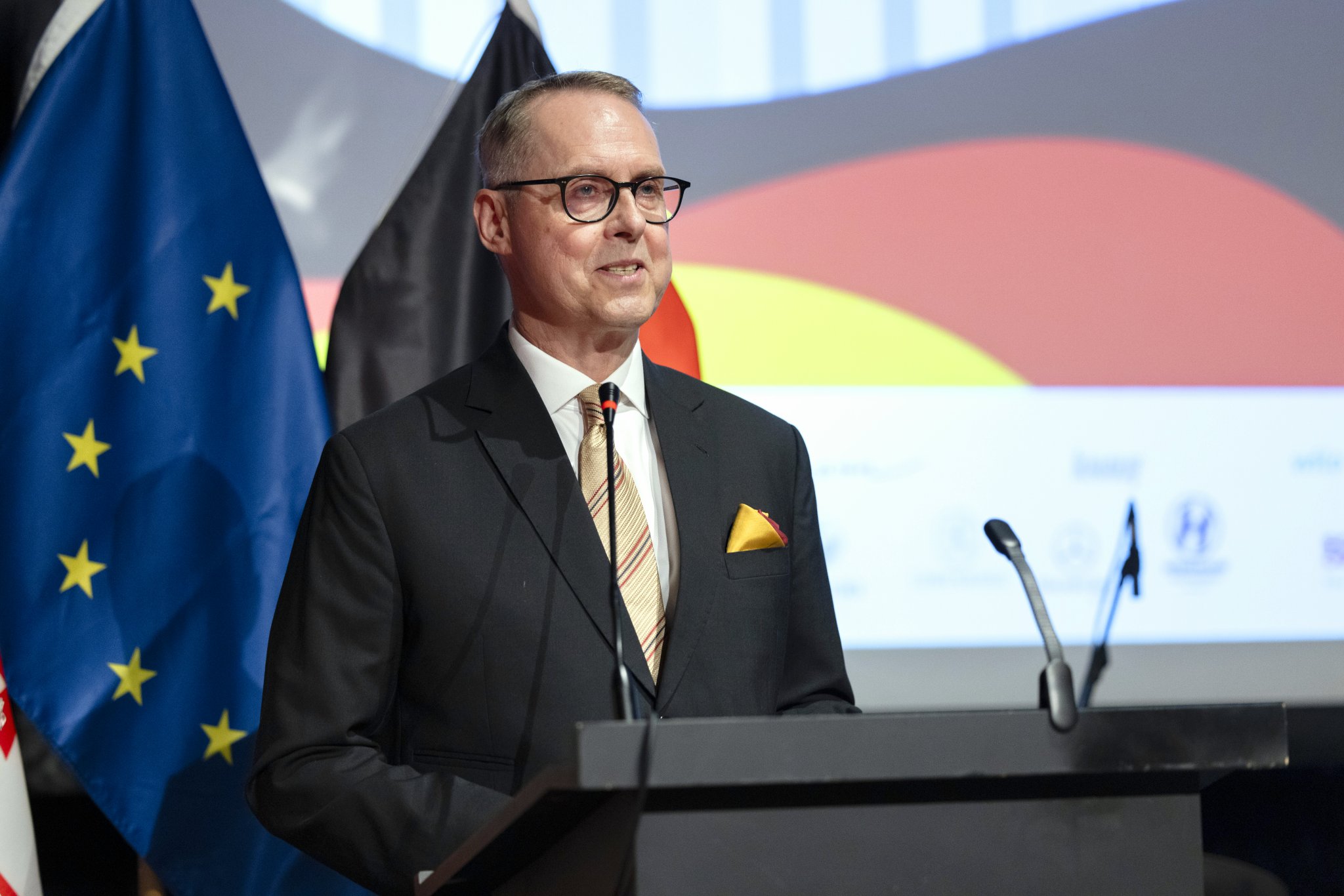 გერმანიის მთავრობამ საქართველოდან ელჩი კონსულტაციებისთვის გაიწვია