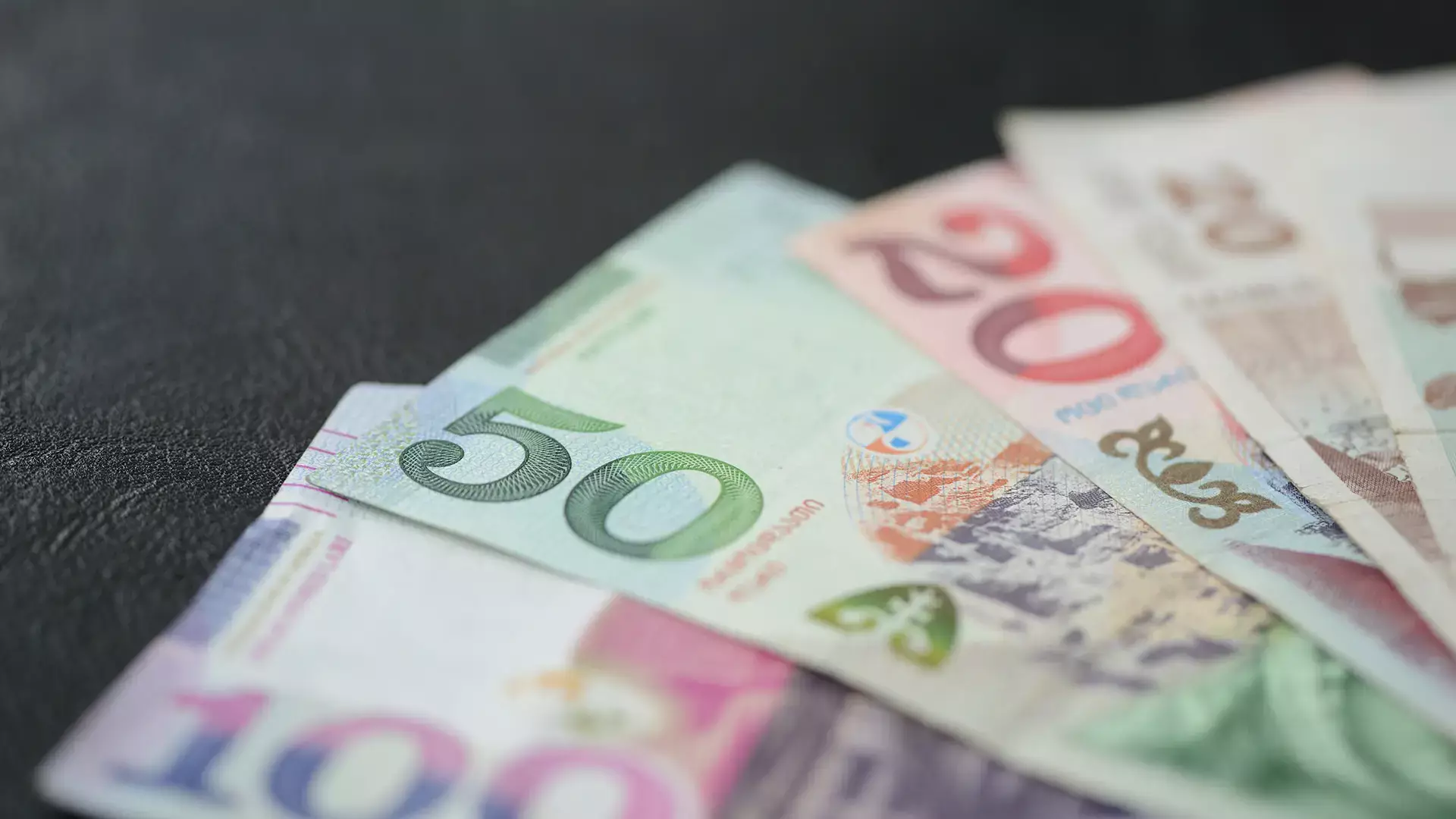 2024 წელს დაქირავებით დასაქმებულთა მედიანური ხელფასი 1,332 ლარი იყო – საქსტატი